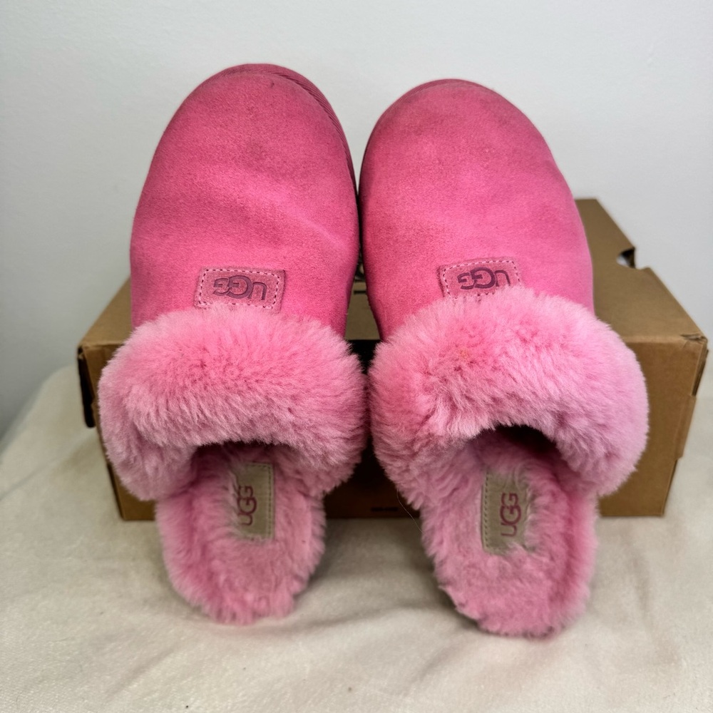 UGG Women’s Cozy Pink Fluffy Slides size 7